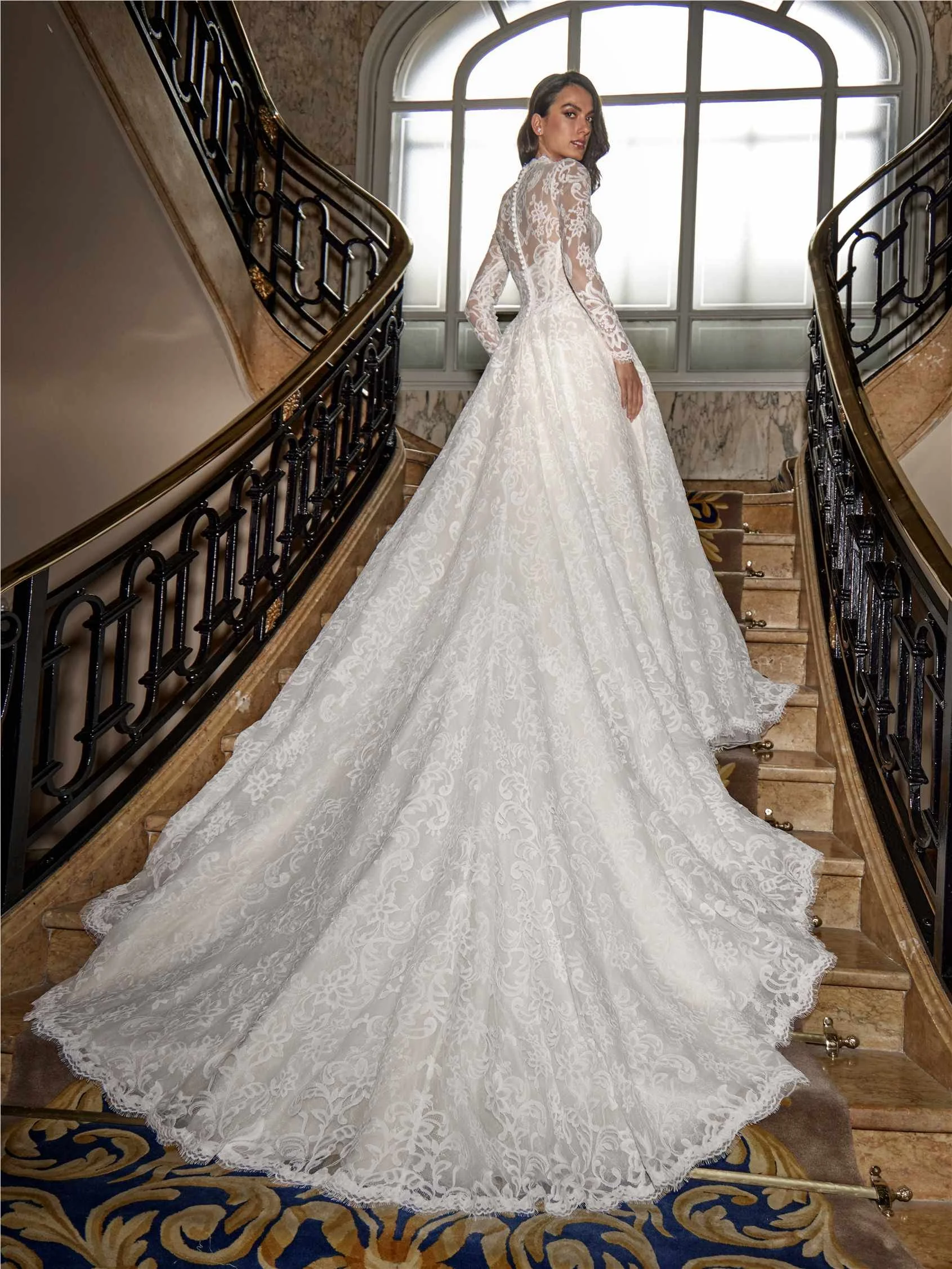 PRONOVIAS ウェディングドレス Pronovias Bithynia || Wedding Dresses for Every Bride in